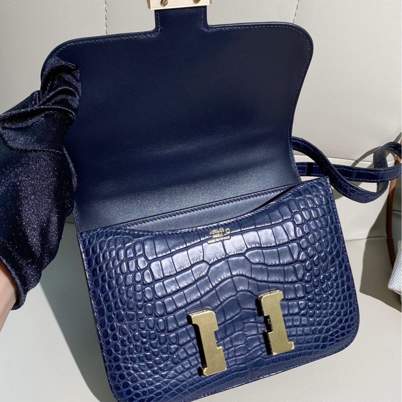 Hermes愛馬仕 康康19 靛藍色霧面鰐魚金扣 Z刻，22年復印票 25萬多購入，專櫃需配貨，這只低於原價出，顏色超美-3