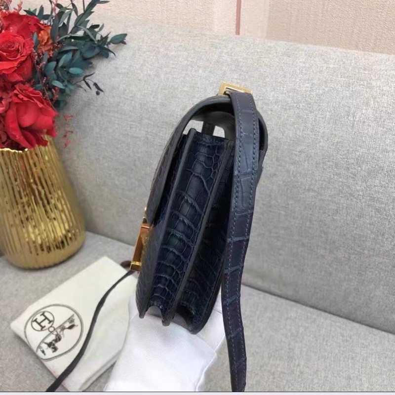 Hermes愛馬仕 康康19 靛藍色霧面鰐魚金扣 Z刻，22年復印票 25萬多購入，專櫃需配貨，這只低於原價出，顏色超美-7