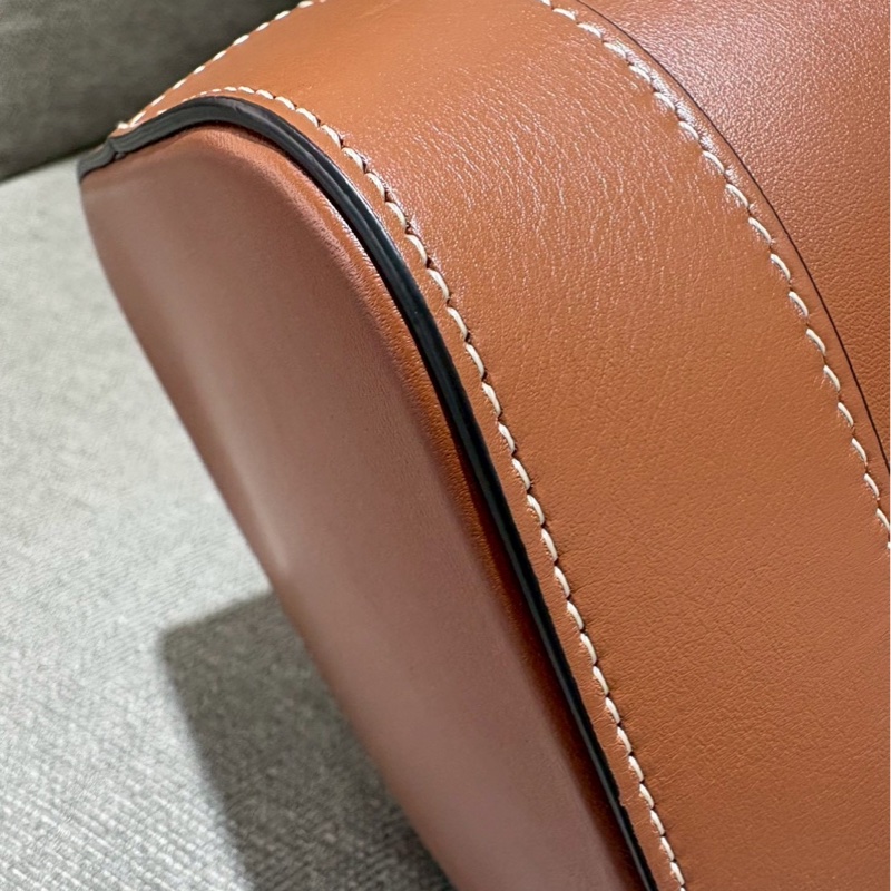 Celine光滑牛皮革水桶包-8