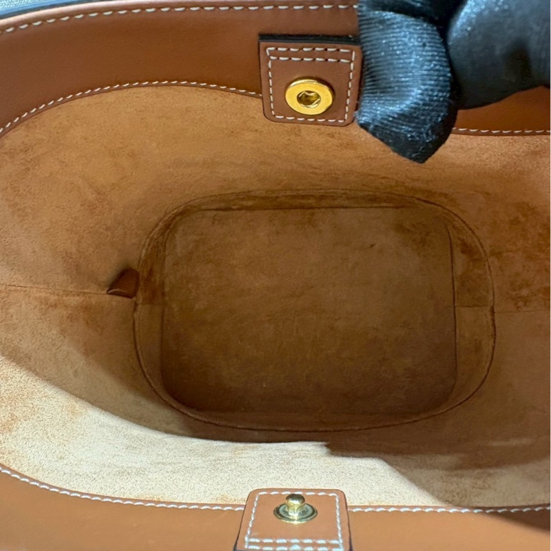 Celine光滑牛皮革水桶包-9