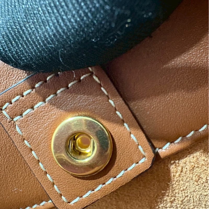 Celine光滑牛皮革水桶包-11