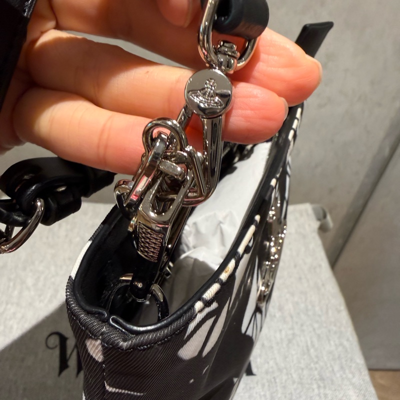 Vivienne Westwood 黑白印花方形斜背包（手提、斜背）-7