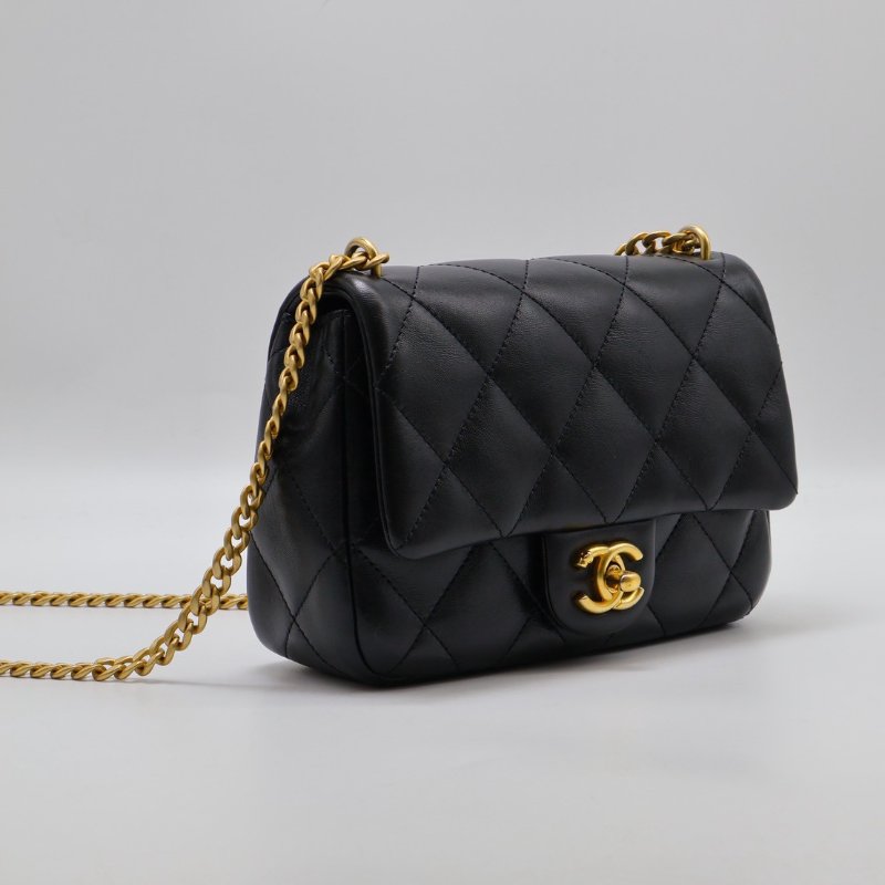 CHANEL 愛心調節釦口蓋包 20 - 羊皮黑金-1