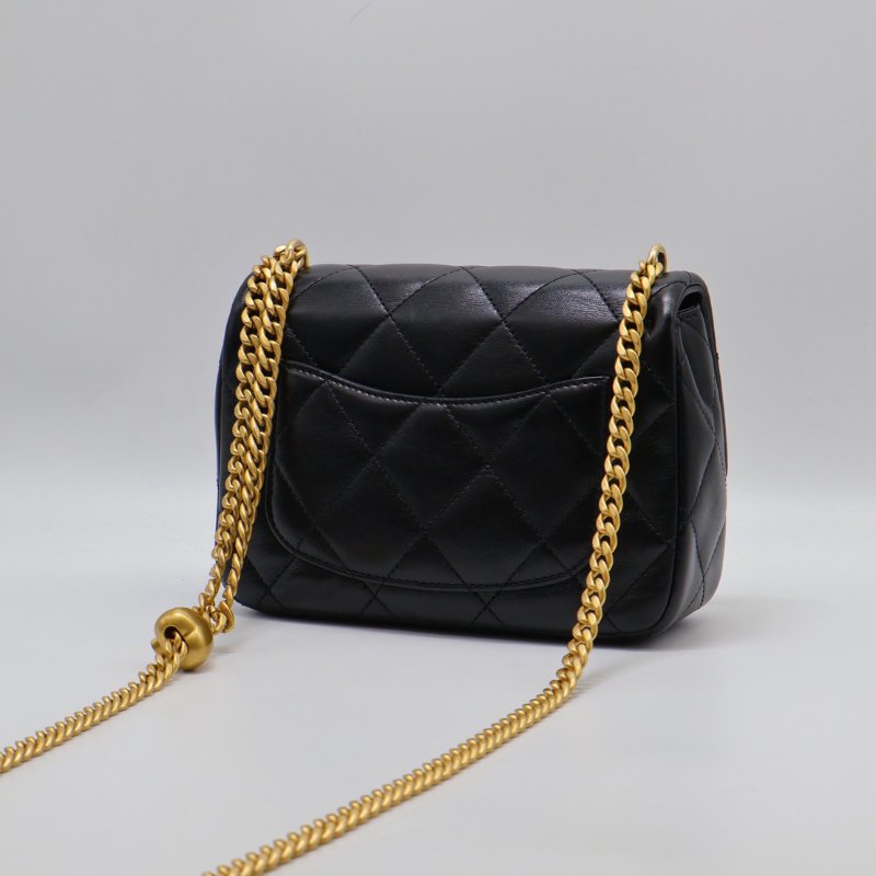 CHANEL 愛心調節釦口蓋包 20 - 羊皮黑金-3