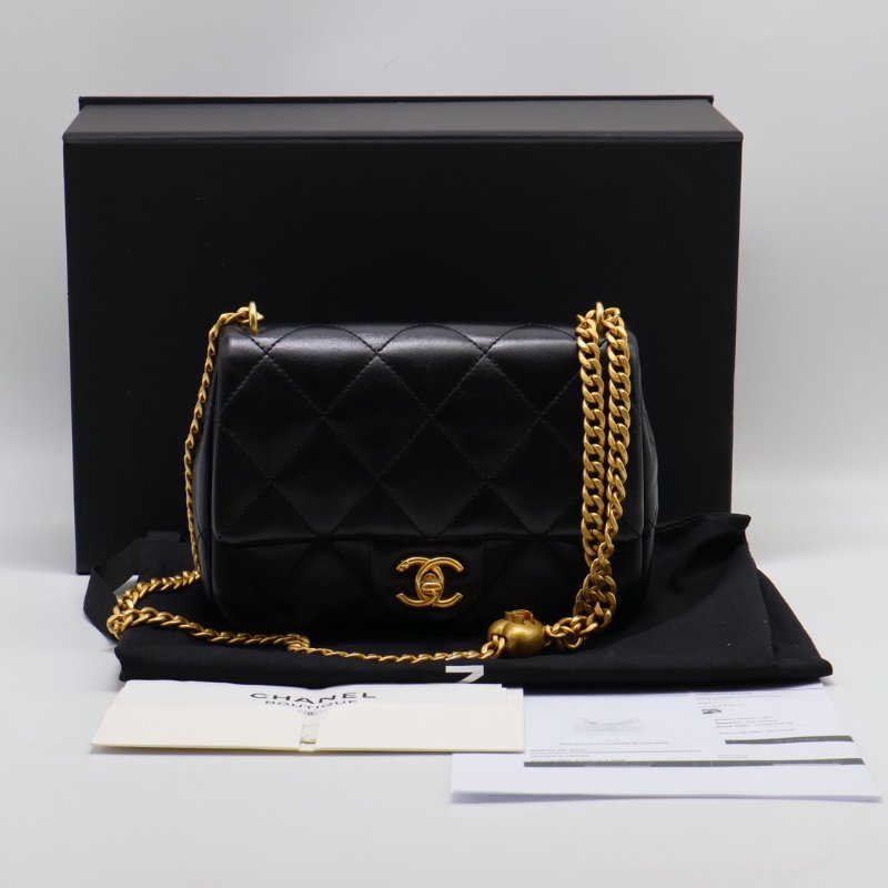 CHANEL 愛心調節釦口蓋包 20 - 羊皮黑金-17