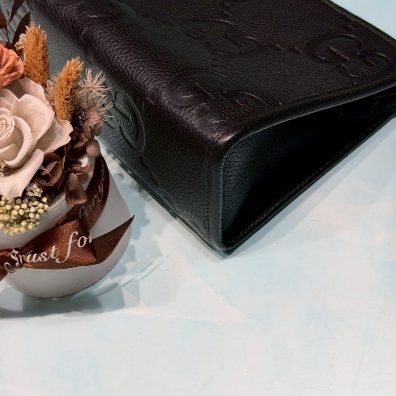 GUCCI JUMBO GG壓印拉鍊手拿包-6