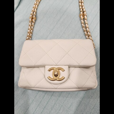 22C Chanel 白雪公主金幣 Mini Flap｜白色荔枝皮 金扣