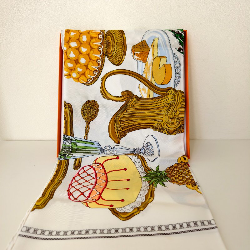 hermes 愛馬仕 白色絲巾 90*90 閒置成色-1