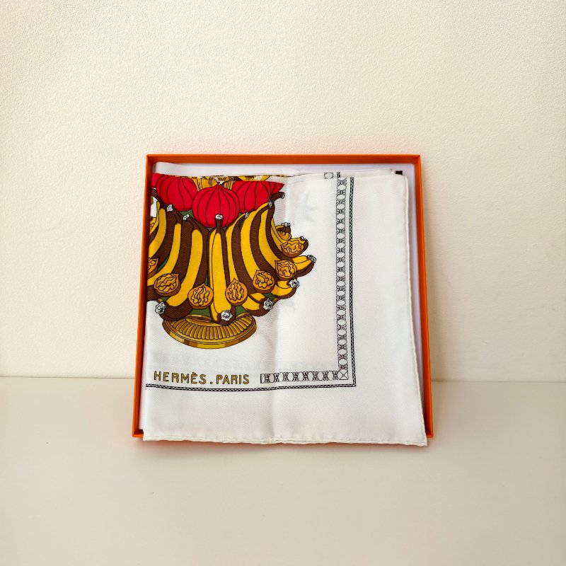 hermes 愛馬仕 白色絲巾 90*90 閒置成色-2