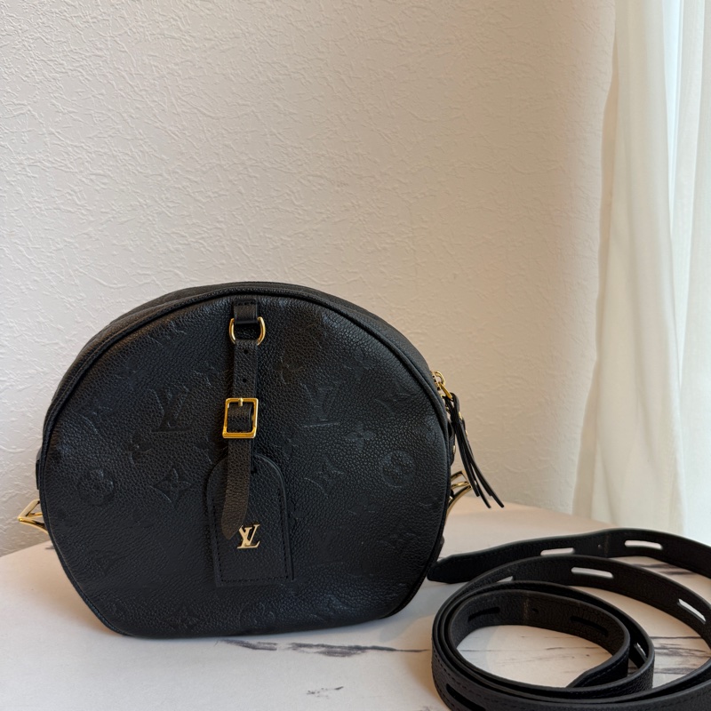 lv黑色壓紋圓餅包🤍🤍🤍❤️-0