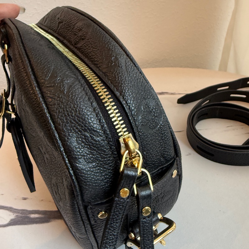 lv黑色壓紋圓餅包🤍🤍🤍❤️-5