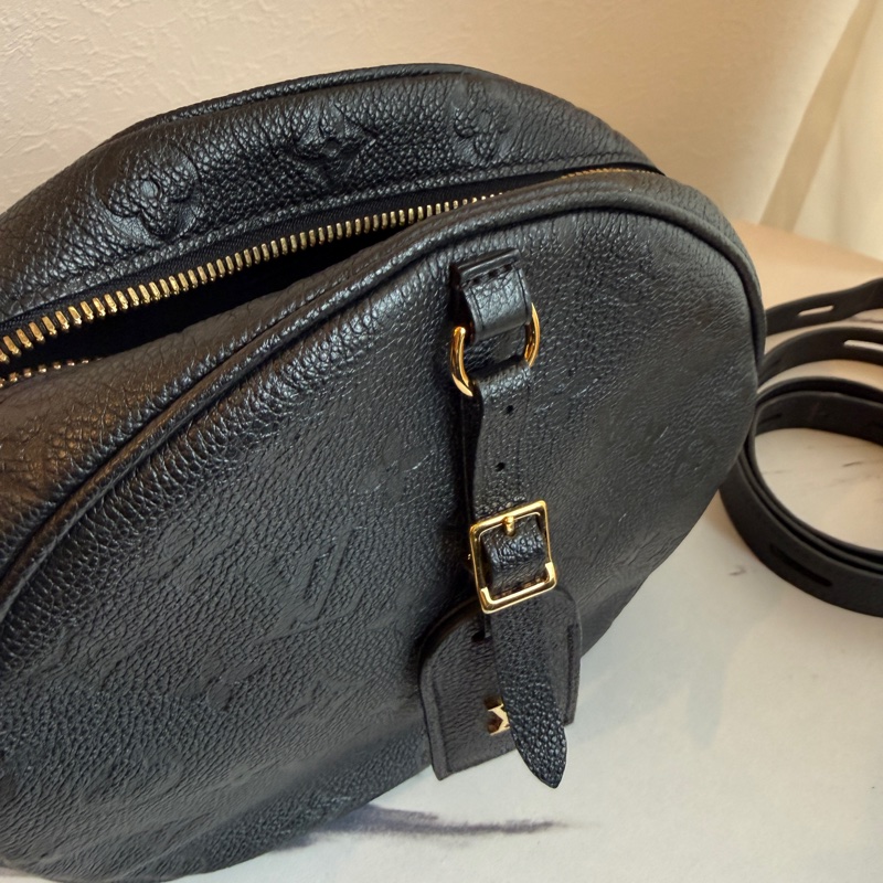 lv黑色壓紋圓餅包🤍🤍🤍❤️-11