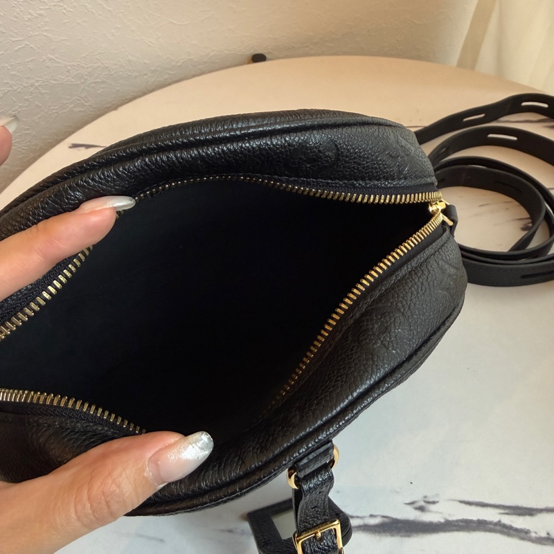 lv黑色壓紋圓餅包🤍🤍🤍❤️-12