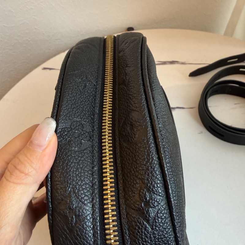 lv黑色壓紋圓餅包🤍🤍🤍❤️-16