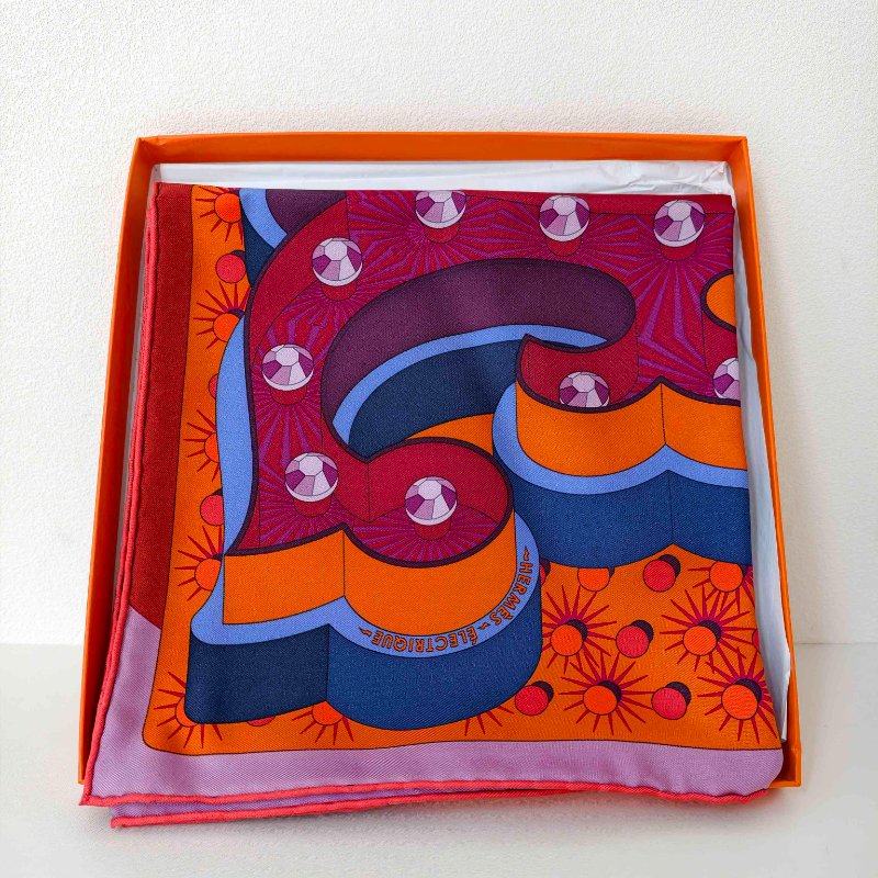 hermes 愛馬仕絲巾 90*90cm 閒置新-1