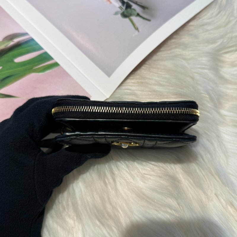 Dior Jolie珍珠黑籐格紋短夾-4