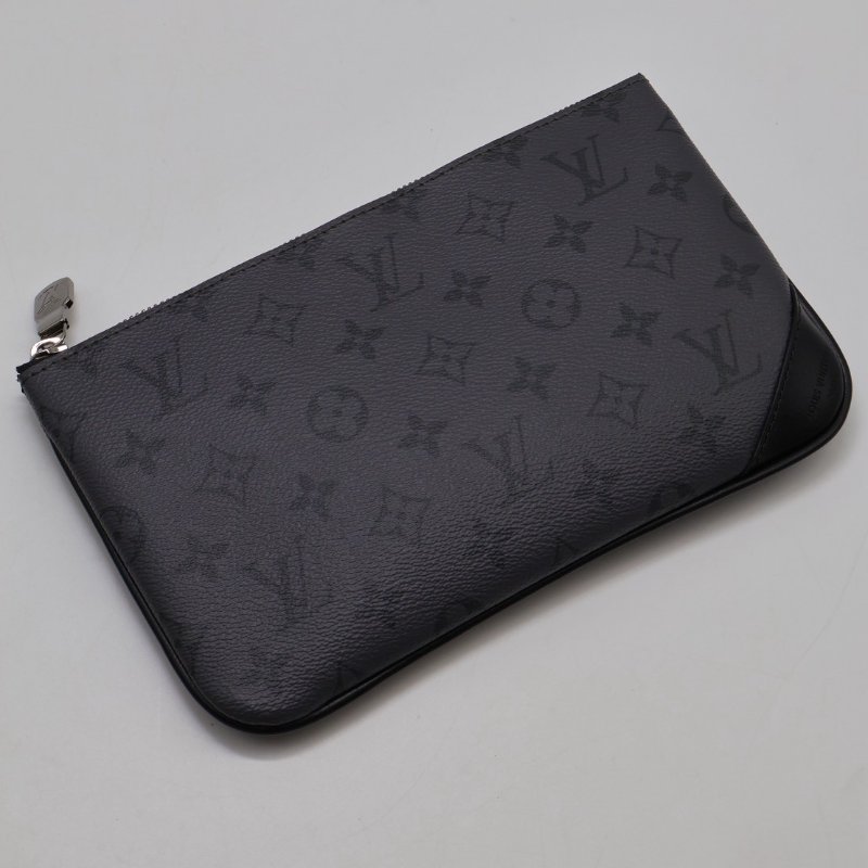 LOUIS VUITTON Trio三合一黑武士郵差包-10