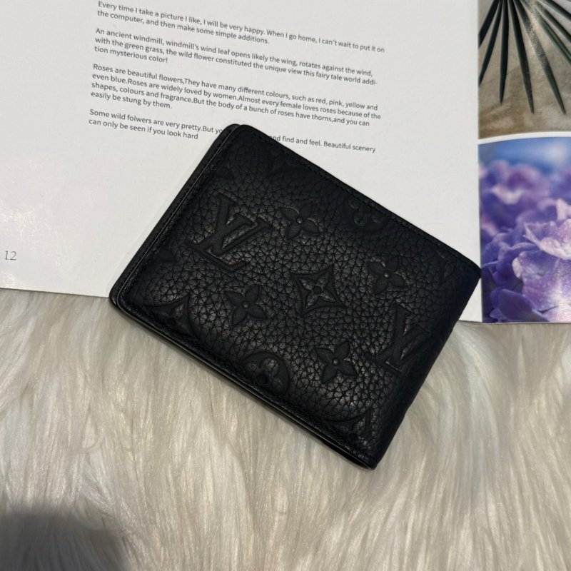 LV Multiple黑壓紋短夾-1