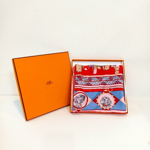 愛馬仕/Hermes 絲巾 紅色 尺寸：88 x 88厘米 閒置新