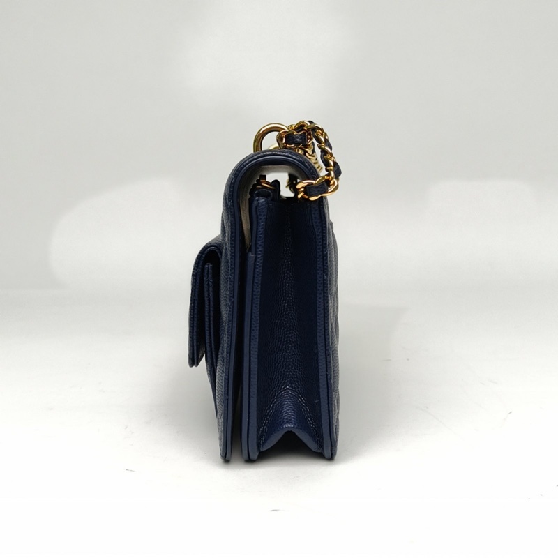 CHANEL 22ACFWOC藍色荔枝牛皮晶片開金扣肩背包-1