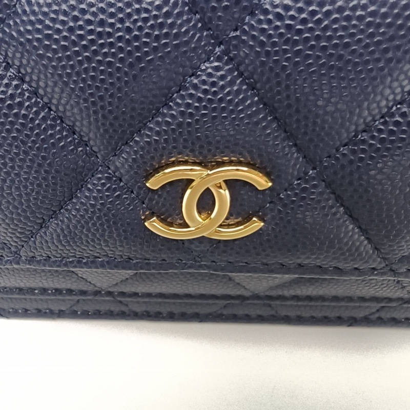 CHANEL 22ACFWOC藍色荔枝牛皮晶片開金扣肩背包-4