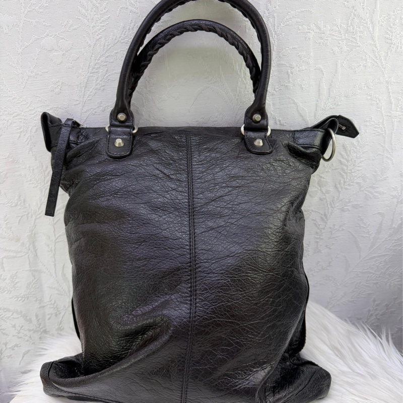 BALENCIAGA Agneau Classic Hardware Square Tote Black-1
