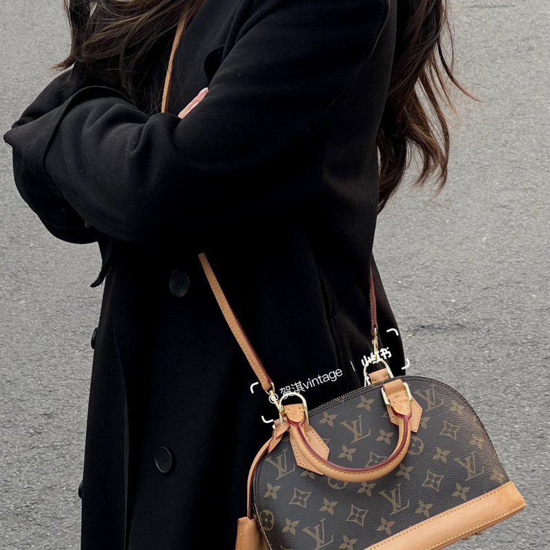 （超甜價！請把握🫶🏻🫶🏻）🏷LV 路易威登．Alma BB 老花貝殼包 M46990/客人寄賣-35