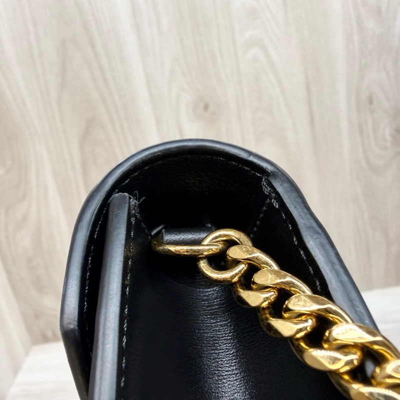 CELINE黑金牛皮凱旋MARGO下蓋信封側背包10L033DPV-13