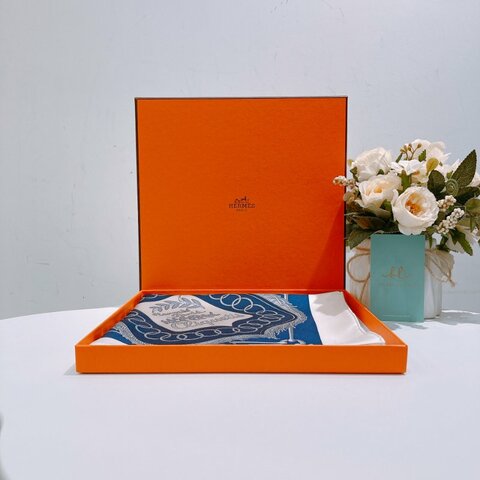 TW4734 Hermes 愛馬仕90絲巾 方巾 En Soie Carre 90 x 90 cm Cliquetis Silk Scarf