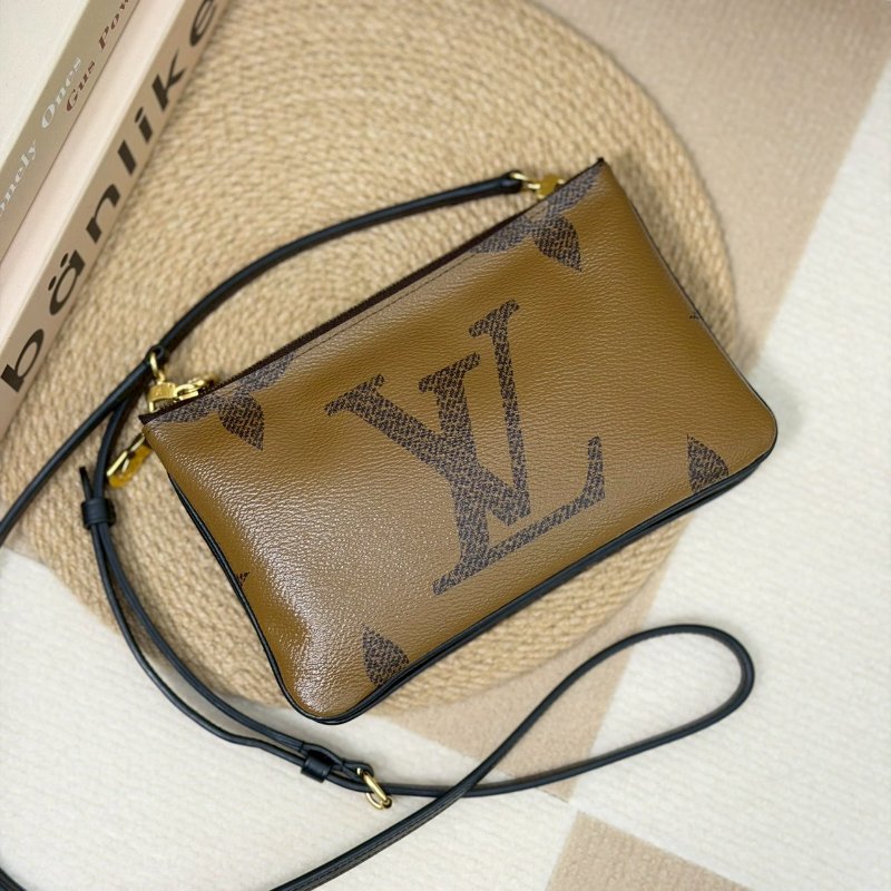 （二手稀有釋出🥰）🏷LV 路易威登．Double Zip Pochette 二合一 M69203-0