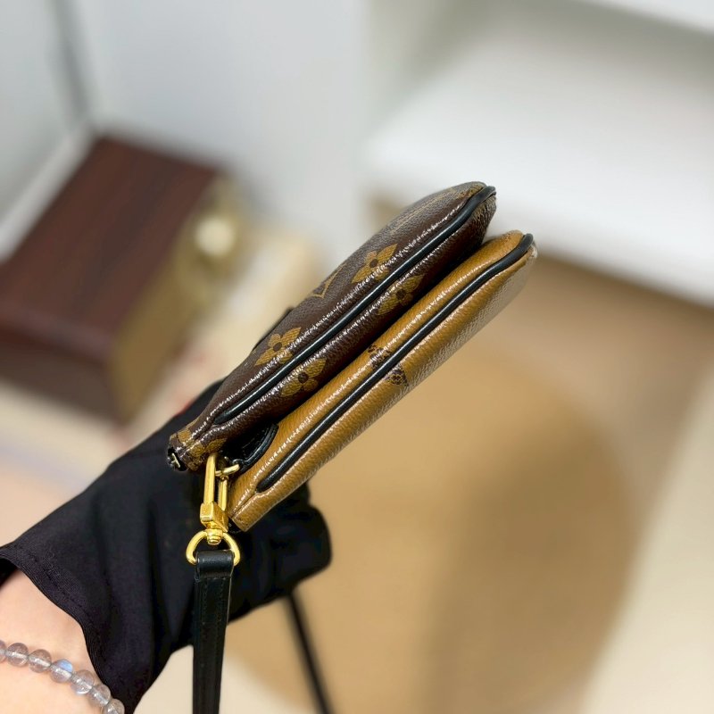 （二手稀有釋出🥰）🏷LV 路易威登．Double Zip Pochette 二合一 M69203-3