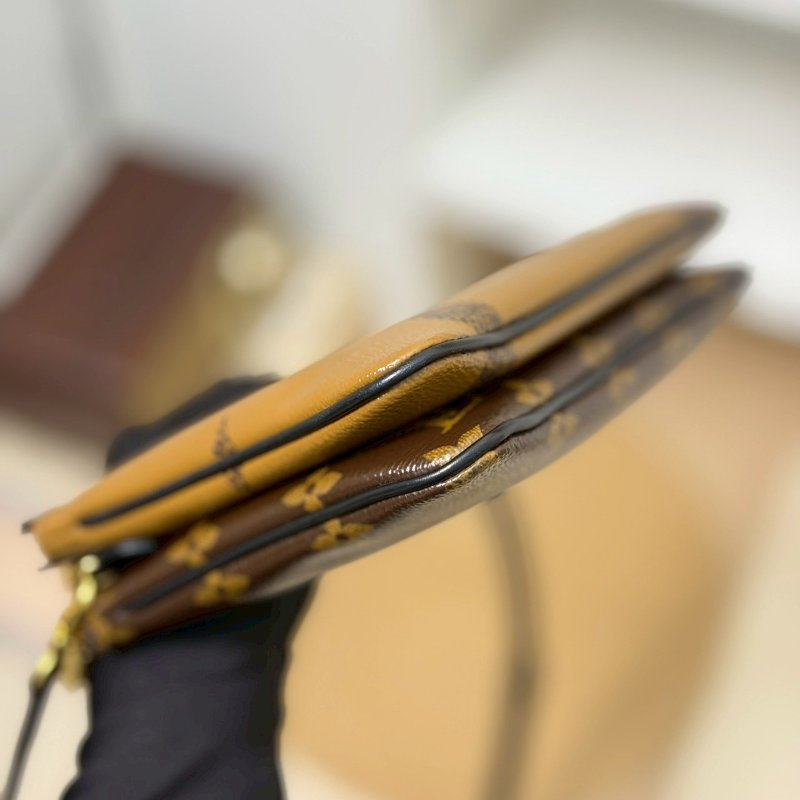 （二手稀有釋出🥰）🏷LV 路易威登．Double Zip Pochette 二合一 M69203-4