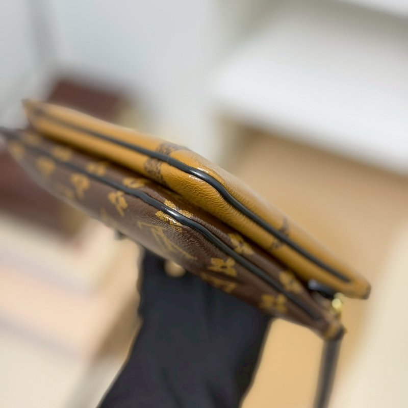 （二手稀有釋出🥰）🏷LV 路易威登．Double Zip Pochette 二合一 M69203-5