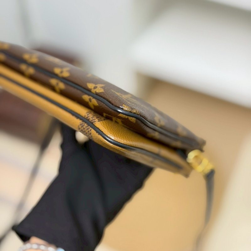 （二手稀有釋出🥰）🏷LV 路易威登．Double Zip Pochette 二合一 M69203-7