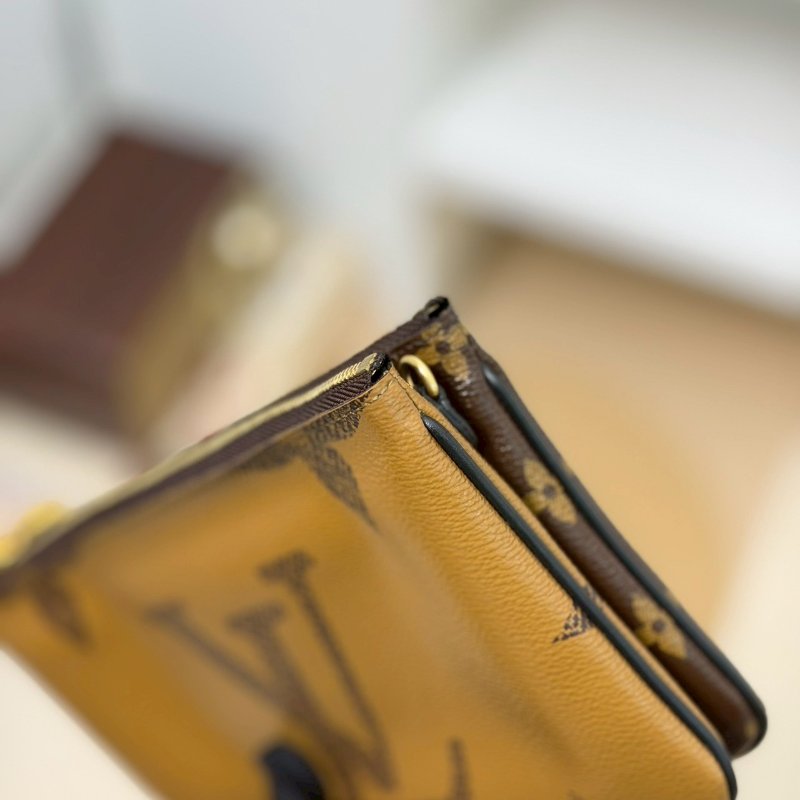 （二手稀有釋出🥰）🏷LV 路易威登．Double Zip Pochette 二合一 M69203-9