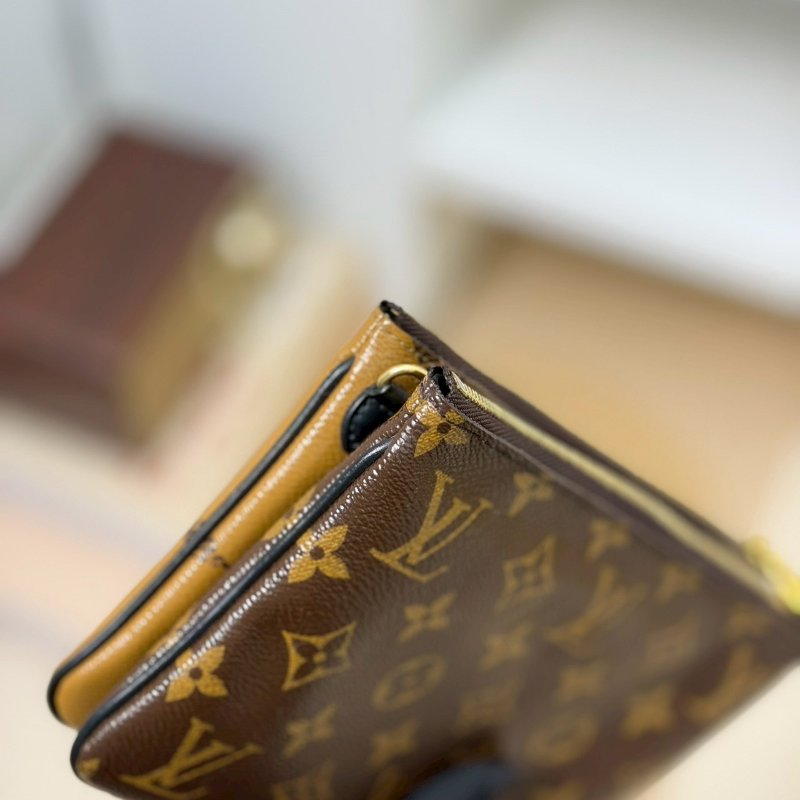 （二手稀有釋出🥰）🏷LV 路易威登．Double Zip Pochette 二合一 M69203-10
