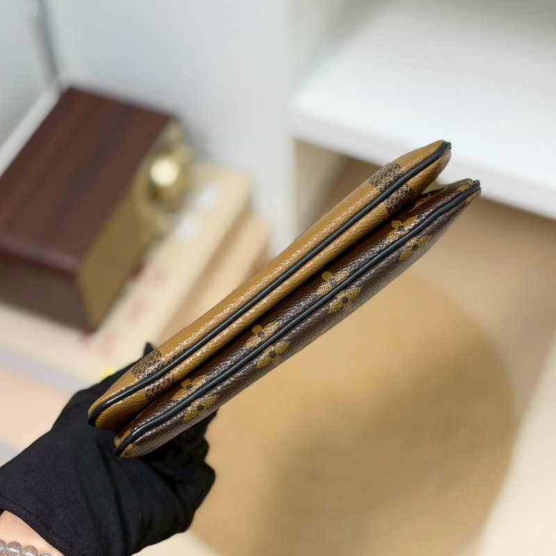 （二手稀有釋出🥰）🏷LV 路易威登．Double Zip Pochette 二合一 M69203-12