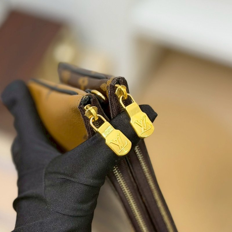 （二手稀有釋出🥰）🏷LV 路易威登．Double Zip Pochette 二合一 M69203-14