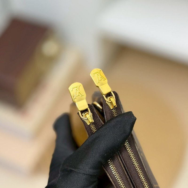 （二手稀有釋出🥰）🏷LV 路易威登．Double Zip Pochette 二合一 M69203-15