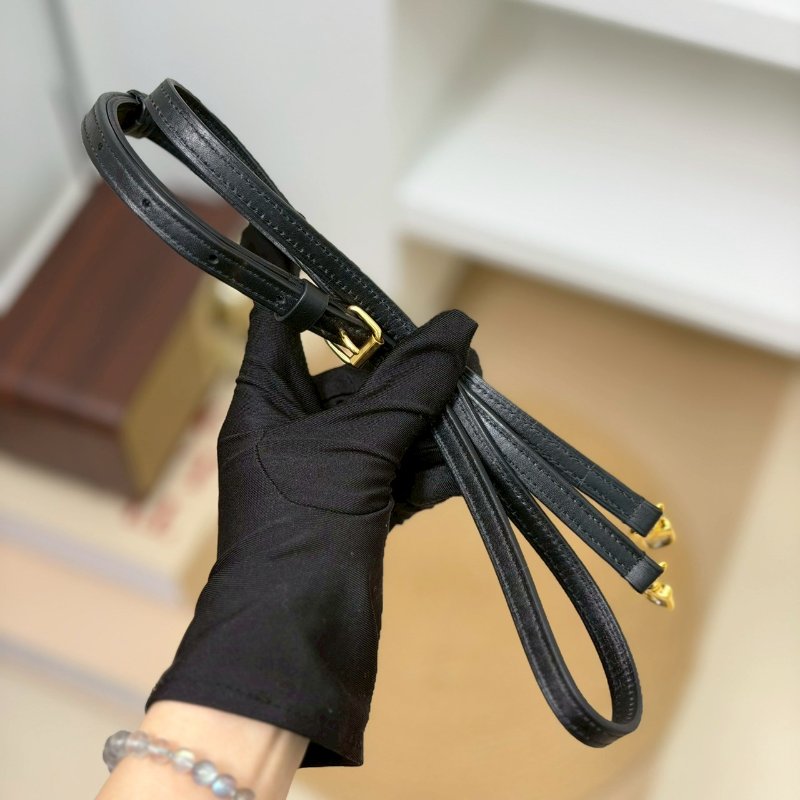 （二手稀有釋出🥰）🏷LV 路易威登．Double Zip Pochette 二合一 M69203-20