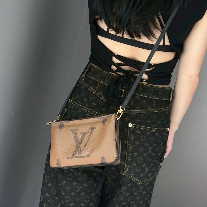 （二手稀有釋出🥰）🏷LV 路易威登．Double Zip Pochette 二合一 M69203-23