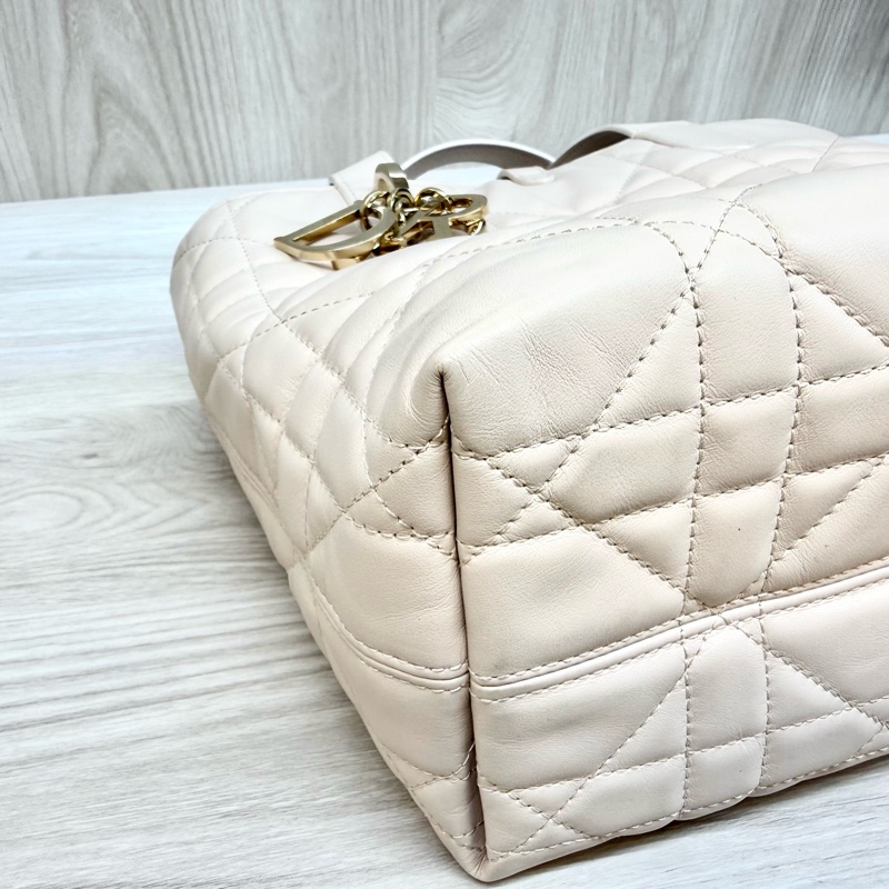 DIOR砂岩粉籐格紋小牛皮Toujours直式小型托特包M2835OSNW-12