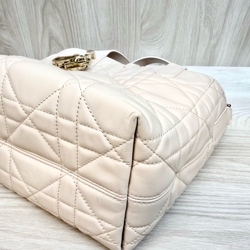 DIOR砂岩粉籐格紋小牛皮Toujours直式小型托特包M2835OSNW-13