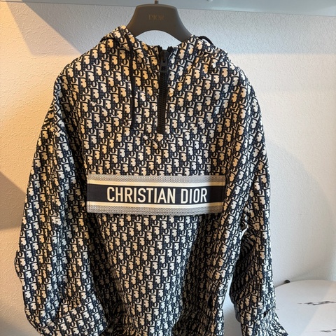 Dior滿版衝鋒衣超好看的 可以穿很大 只穿一次 防風可以滑雪