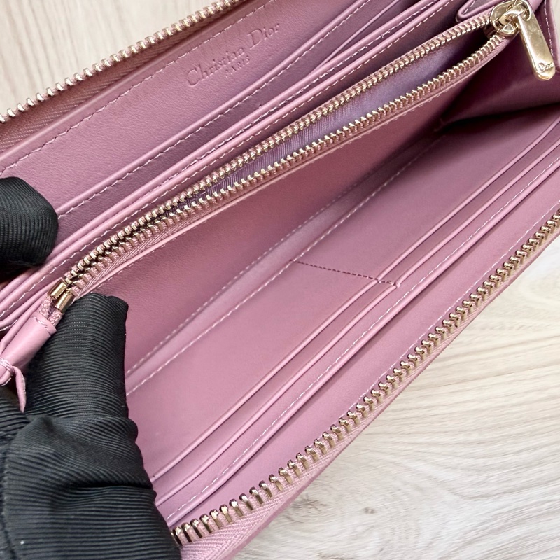 DIOR粉紫色籐格紋羊皮Lady Dior Voyageur長夾S0007ONMJ-11