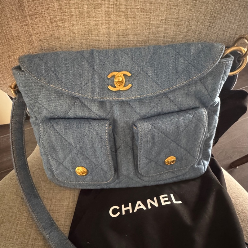 香奈兒Chanel 𝟤𝟧ᴘ牛仔單寧金嬉皮包ʜᴏʙᴏ小號/全新閒置-1