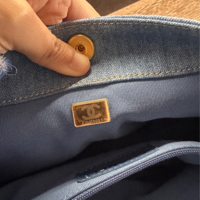 香奈兒Chanel 𝟤𝟧ᴘ牛仔單寧金嬉皮包ʜᴏʙᴏ小號/全新閒置-2