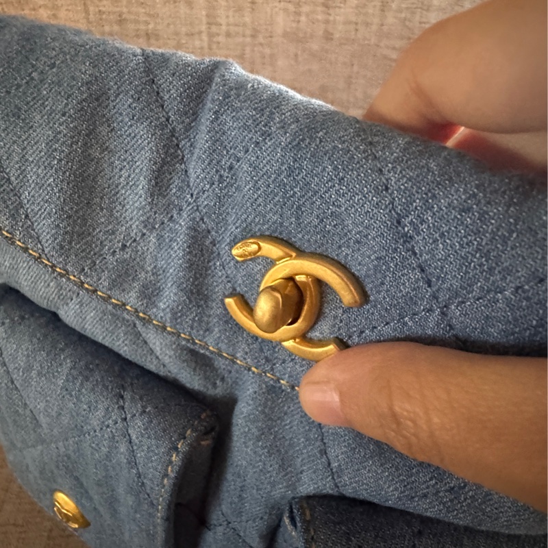 香奈兒Chanel 𝟤𝟧ᴘ牛仔單寧金嬉皮包ʜᴏʙᴏ小號/全新閒置-3