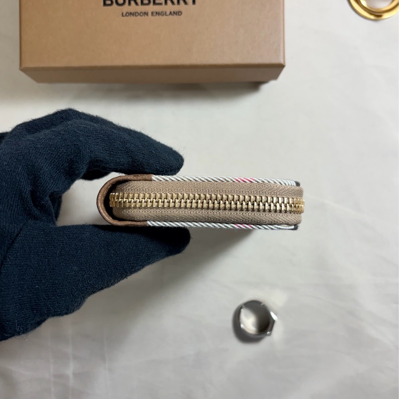 ‼️全台最甜 🎁全新盒裝 Burberry 巴寶莉 2025 經典格紋7卡拉鏈卡夾/零錢包（原價16500）-6