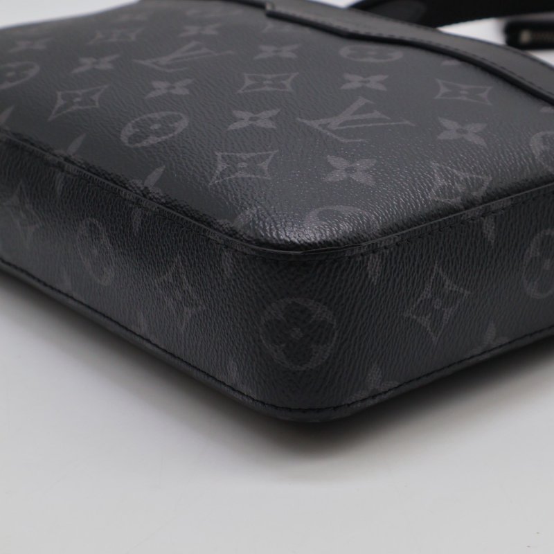 LOUIS VUITTON Trio三合一黑武士郵差包-24